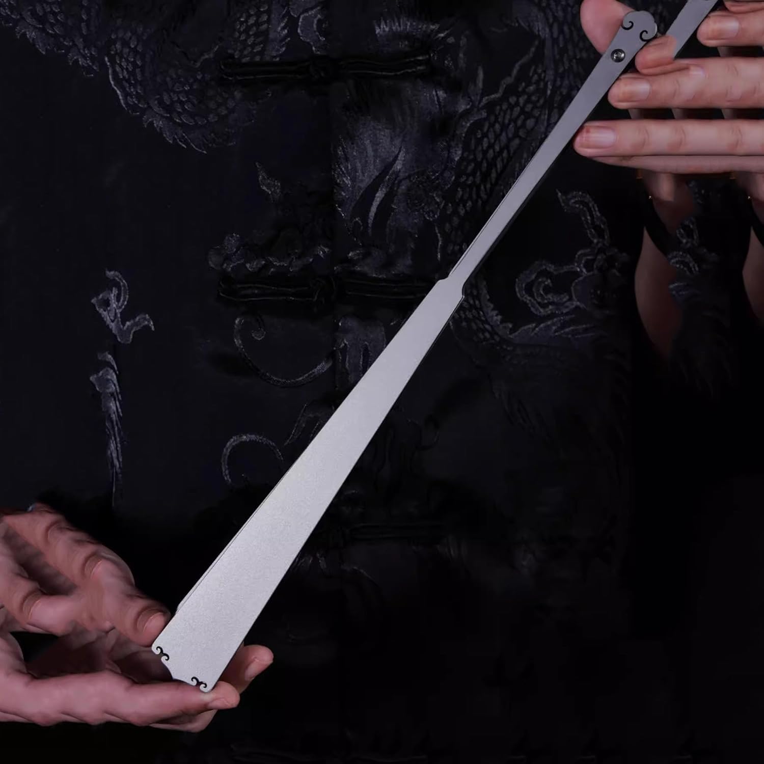 Mini Abanico Plegable Chino De Titanio De 20 Cm (7,87 Pulgadas) con Diseño De Kung Fu En Tela De Seda, Elegante Abanico De Mano para Danza, Espectáculos Y Decoración.