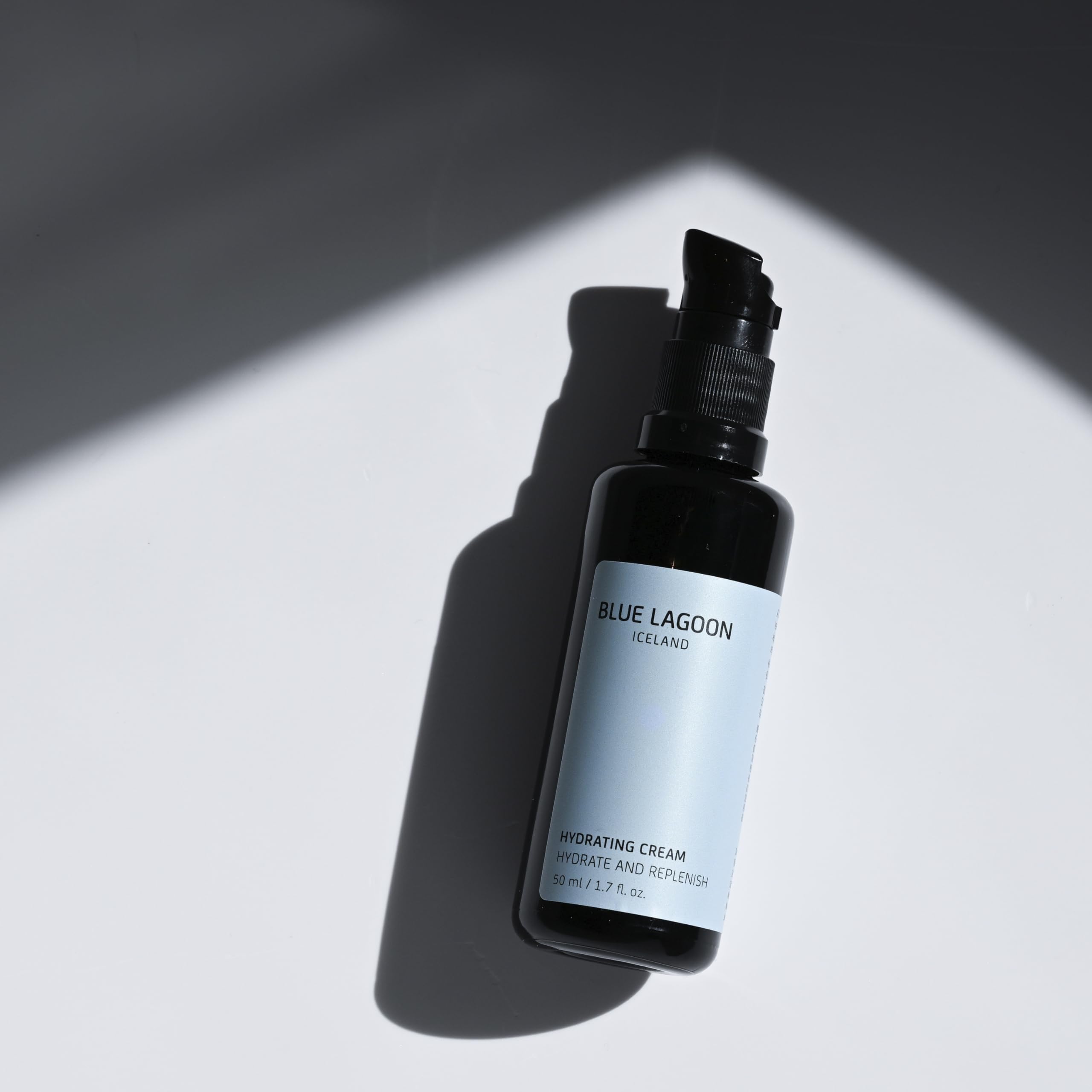 Blue Lagoon Skincare Hydrating Cream - Leichte Textur - Zieht schnell ein - Langanhaltende Feuchtigkeit - Revitalisiert die Haut - Zarte Creme - Ohne Duftstoffe - Dermatologisch getestet - 50 ml