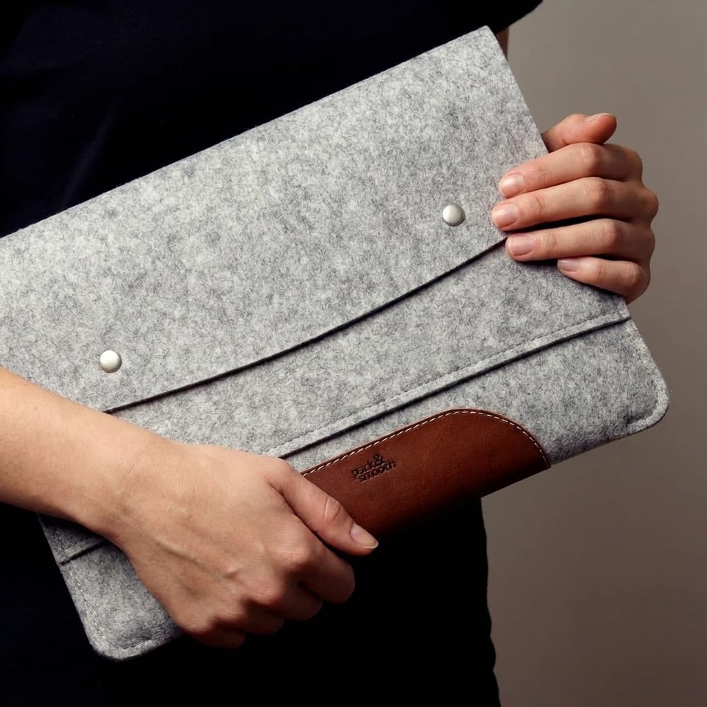 Pack & Smooch MacBook Air 15 Funda Fieltro Gris/Marrón Claro | 100% Fieltro de lana | Cuero curtido vegetal | Compatible con MacBook Air 15 | Hampshire