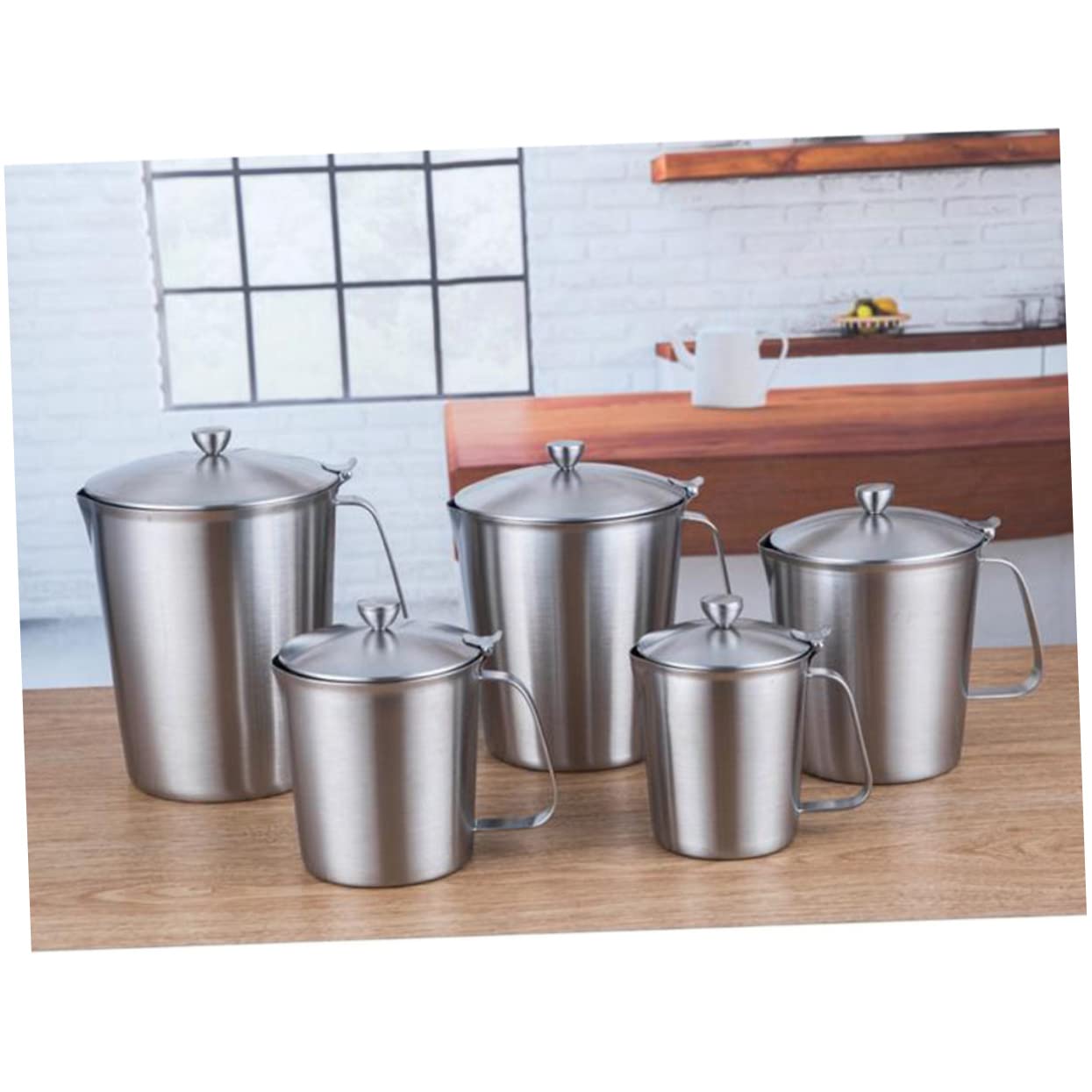 BESTYASH Misurino per Misurare e Mantenere Caldo Latte da 700ml in Acciaio Inossidabile con Coperchio Speciale Tazza Graduata per Espresso e Latte