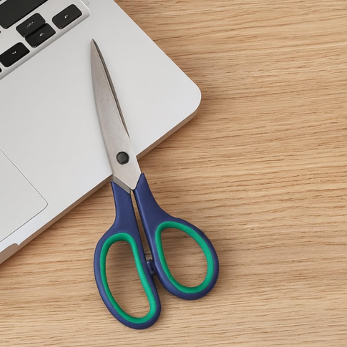 14 cm Paslanmaz Çelik Makas – Ergonomik Saplı, Keskin, Çok Amaçlı Kullanım