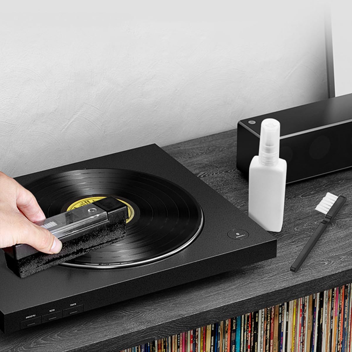 Veemoon Kit de Limpieza de Discos de Vinilo 4 Piezas Pincel de Terciopelo, Cepillos Pequeño y Redondo, Líquido Limpiador, Portátil para Cuidado y Mantenimiento de Tocadiscos