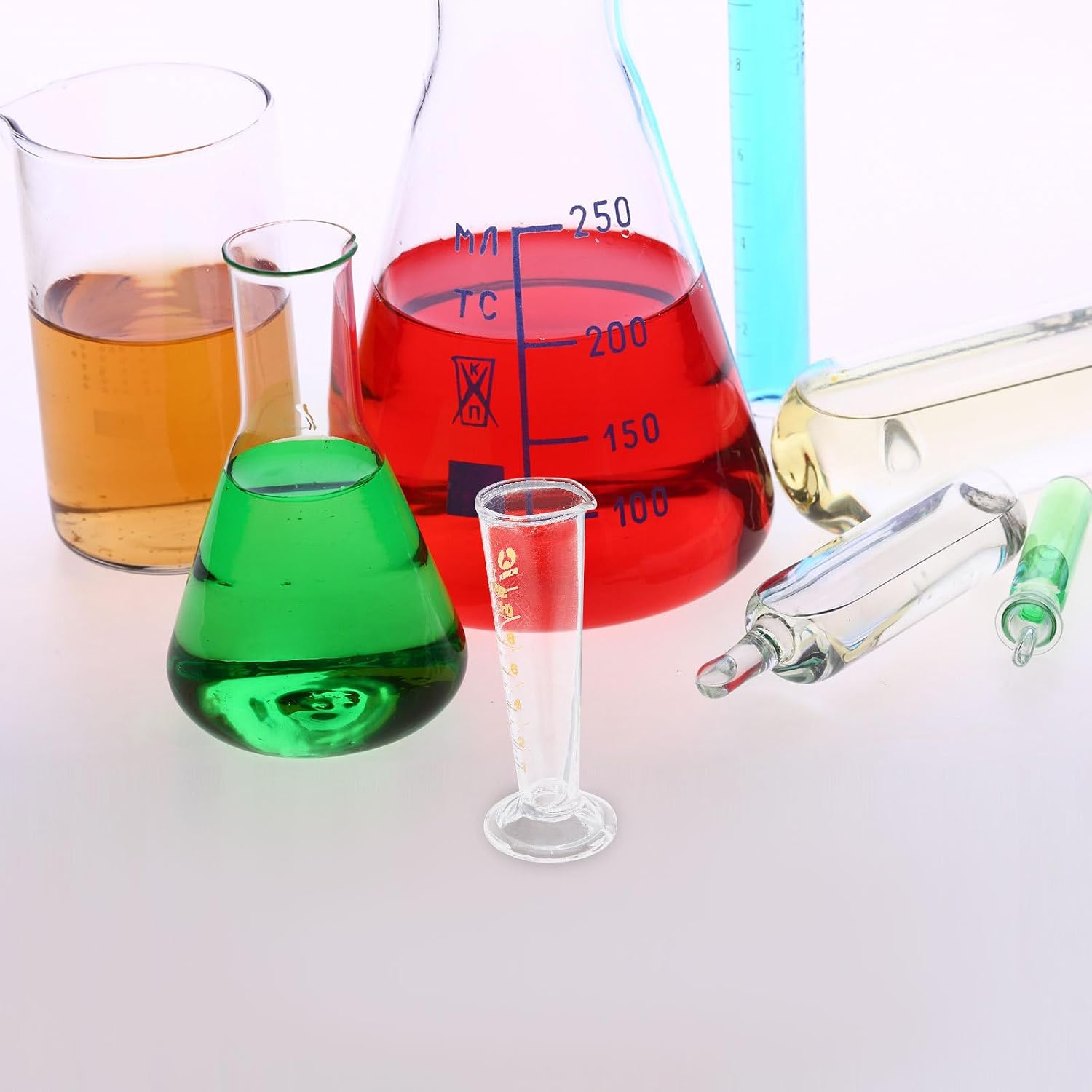 ULTECHNOVO Lab Graduated Measuring Cup, Glass Conical Beaker with Spout Wide Mouth 10ml Glass Measuring Beaker Cups Mini Scale Graduated Cylinder for Lab Kitchen