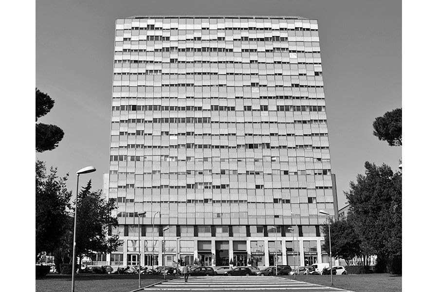 Torri e grattacieli in Italia. Un secolo di architetture. Ediz. illustrata