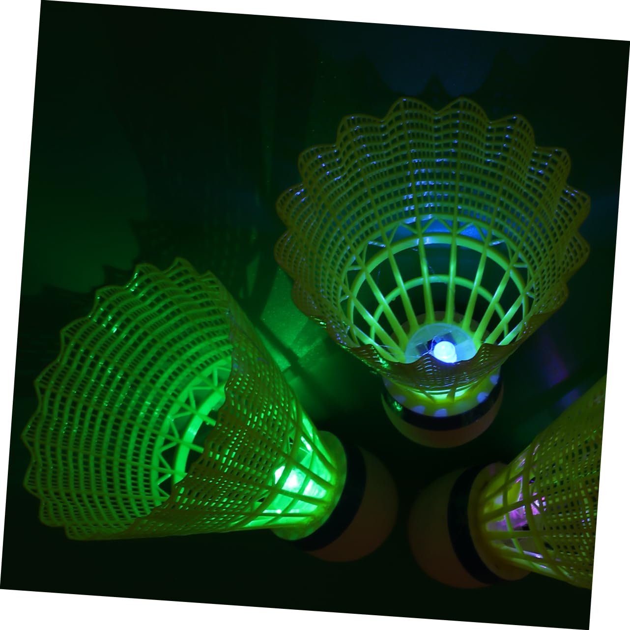 BESTonZON 1set LED Night Lighting Badminton Shuttlecocks Glowing Nylon Shuttlecocks with Random Light Color for Amateurs and Family Fun at Night Random Color 8pcs