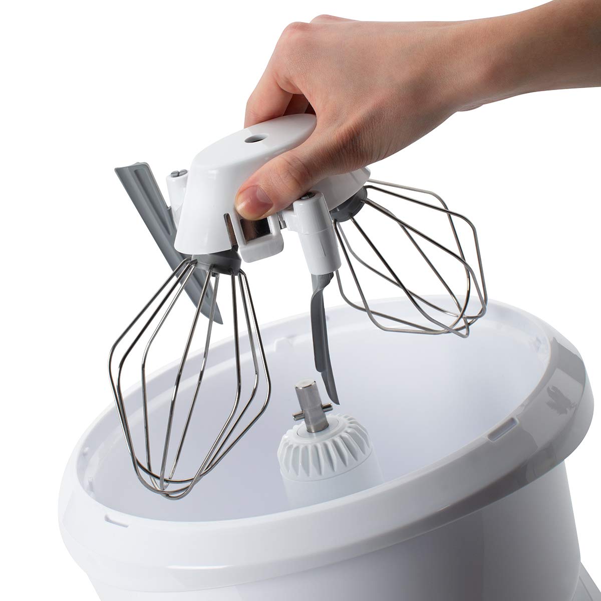 cloer 7001 Küchenmaschine mit 6 Liter Rührschüssel, Knethaken, Schneebesen, Kuchen-Rührbesen, und Schüsselschaber, 6 Geschwindigkeitsstufen, 650 W, weiß