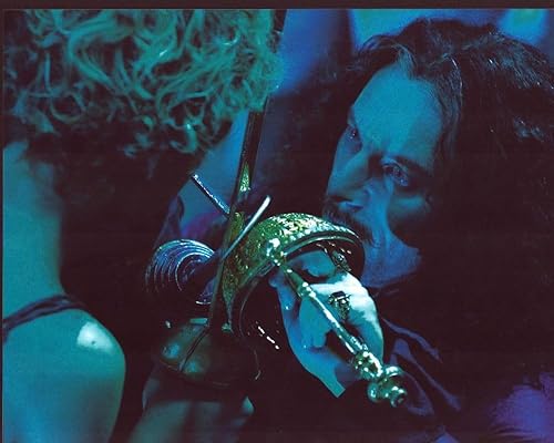 Posterazzi Jason Isaacs y Jeremy Sumpter Sword Fighting In Peter Pan Photo Print (8 x 10) - Artículo # MVM01229