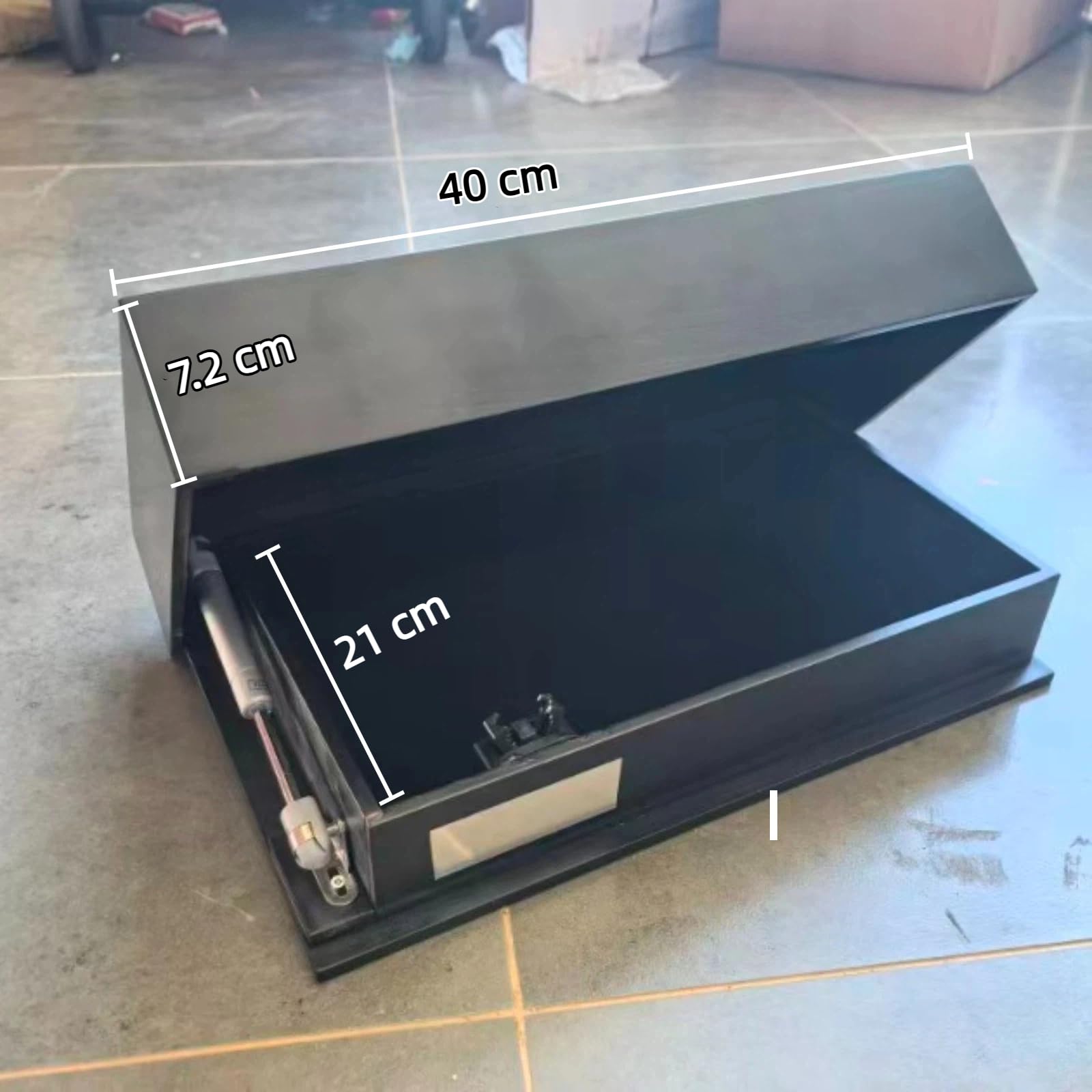 Armoire à fusils murale dissimulée, étagère design avec compartiments secrets, solution de rangement compacte pour salon