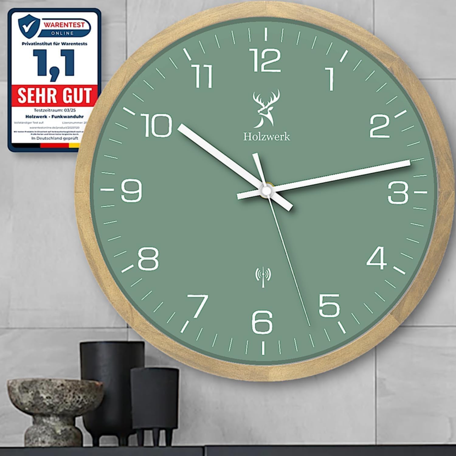 Holzwerk NAUMBURG (Funk) Natur Holz Funkwanduhr Wanduhr Moderne Funk Holz-Uhr Glas Funkuhr Grün Buche nahezu lautloses Uhrwerk aus handgefertigtem Massivholz 30 cm Durchmesser (Hw.grün..)