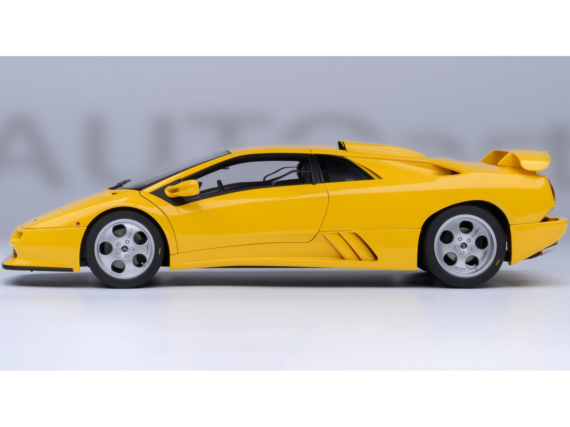 エイリアン型スタチュー 約150cm イエロー Amazon.com: Lambo Diablo SE30 Jota Superfly Yellow 1/18 Model Car