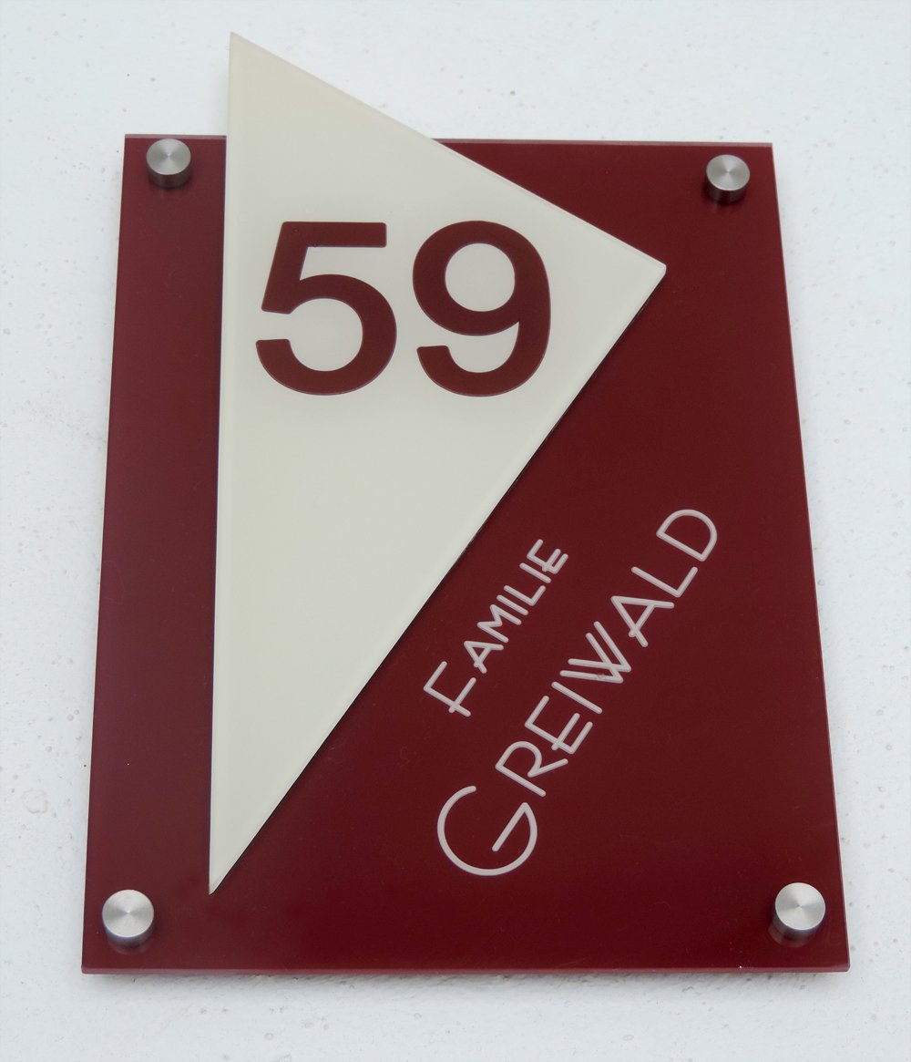 Modernes Namensschild/Türschild D2 made by GravUp mit Hausnummer : Gravur nach Wunsch - Acrylglas mit V2a Befestigungsmaterial