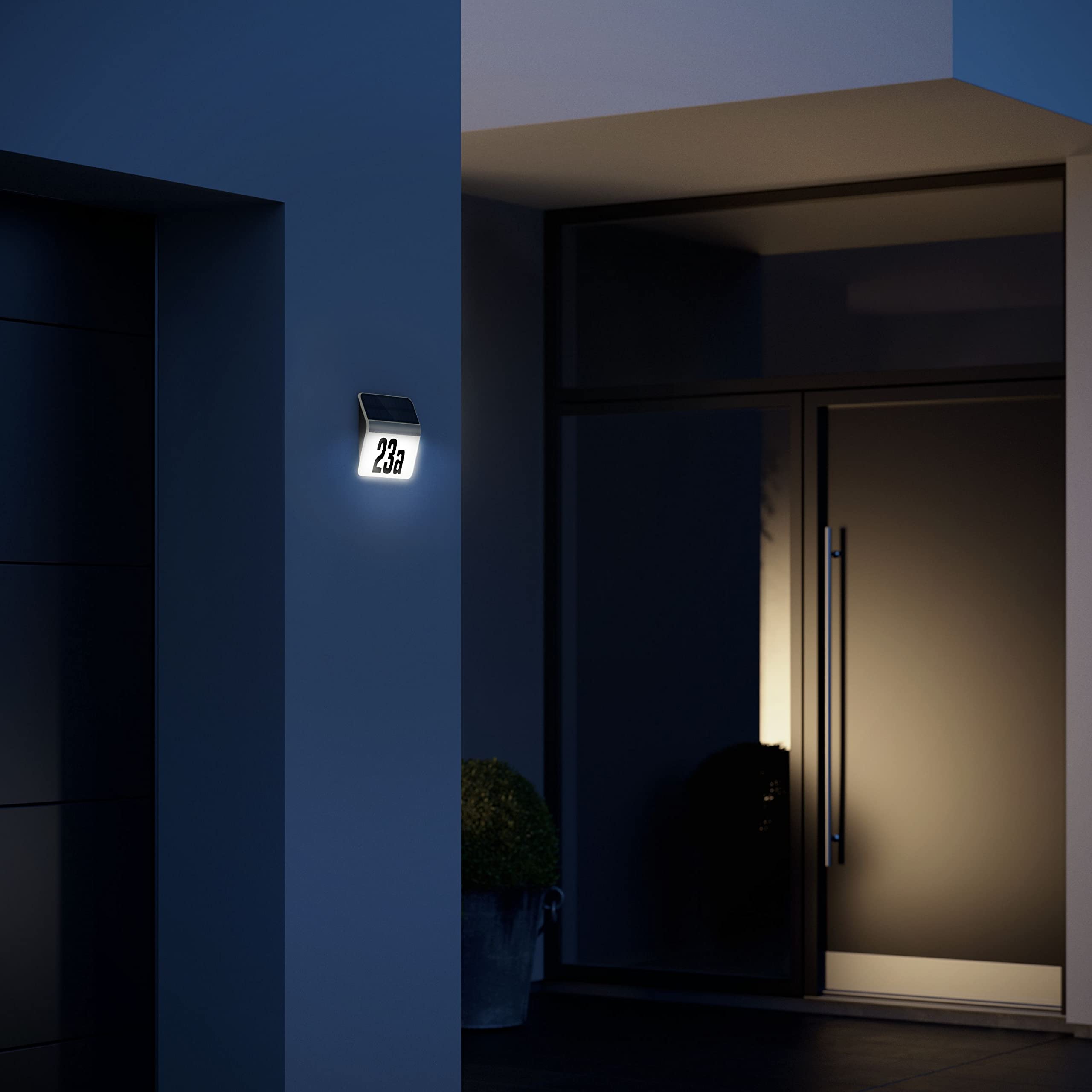 Steinel Lampada led solare XSolar LH-N in acciaio inox - Sensore crepuscolare per esterno, incluso numero civico illuminato - 22,7 x 24,2 x 5,1 cm - Classe A+
