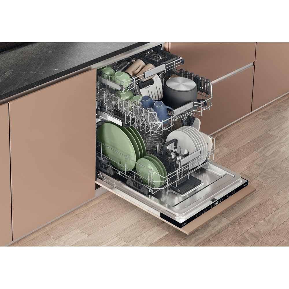Hotpoint H7I HP42 L UK Maxi Space 15 Place Settings Fully-Integrated Dishwasher — view 3