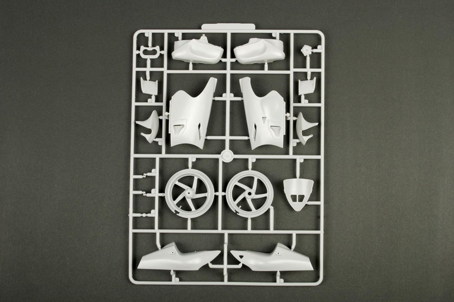 Beemax 13001 Suzuki RGV 500 1993 Campione del Mondo Moto 500 1:12 Model Kit