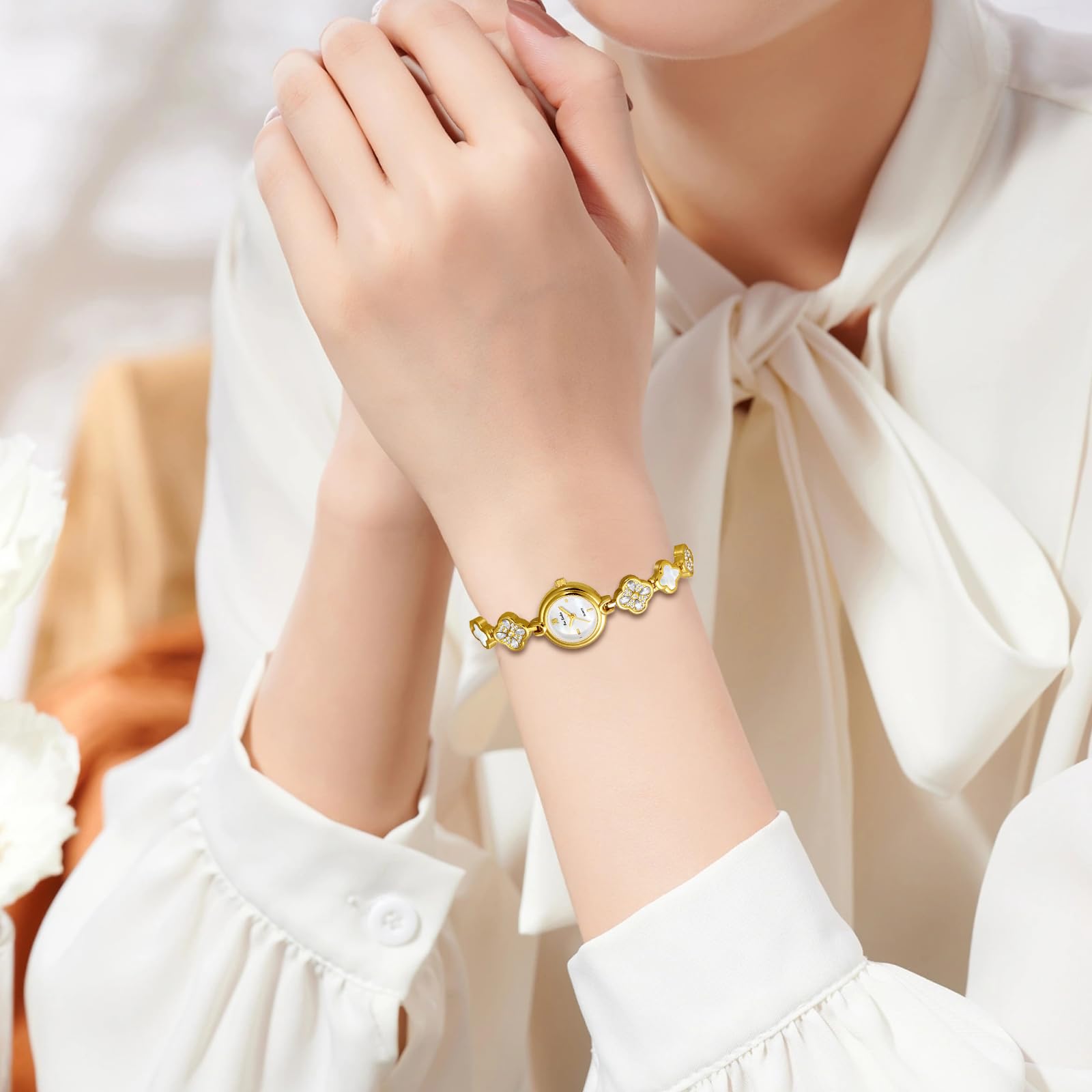 FANMIS Elegante pulsera hueca de trébol de cuatro hojas para mujer, reloj dorado