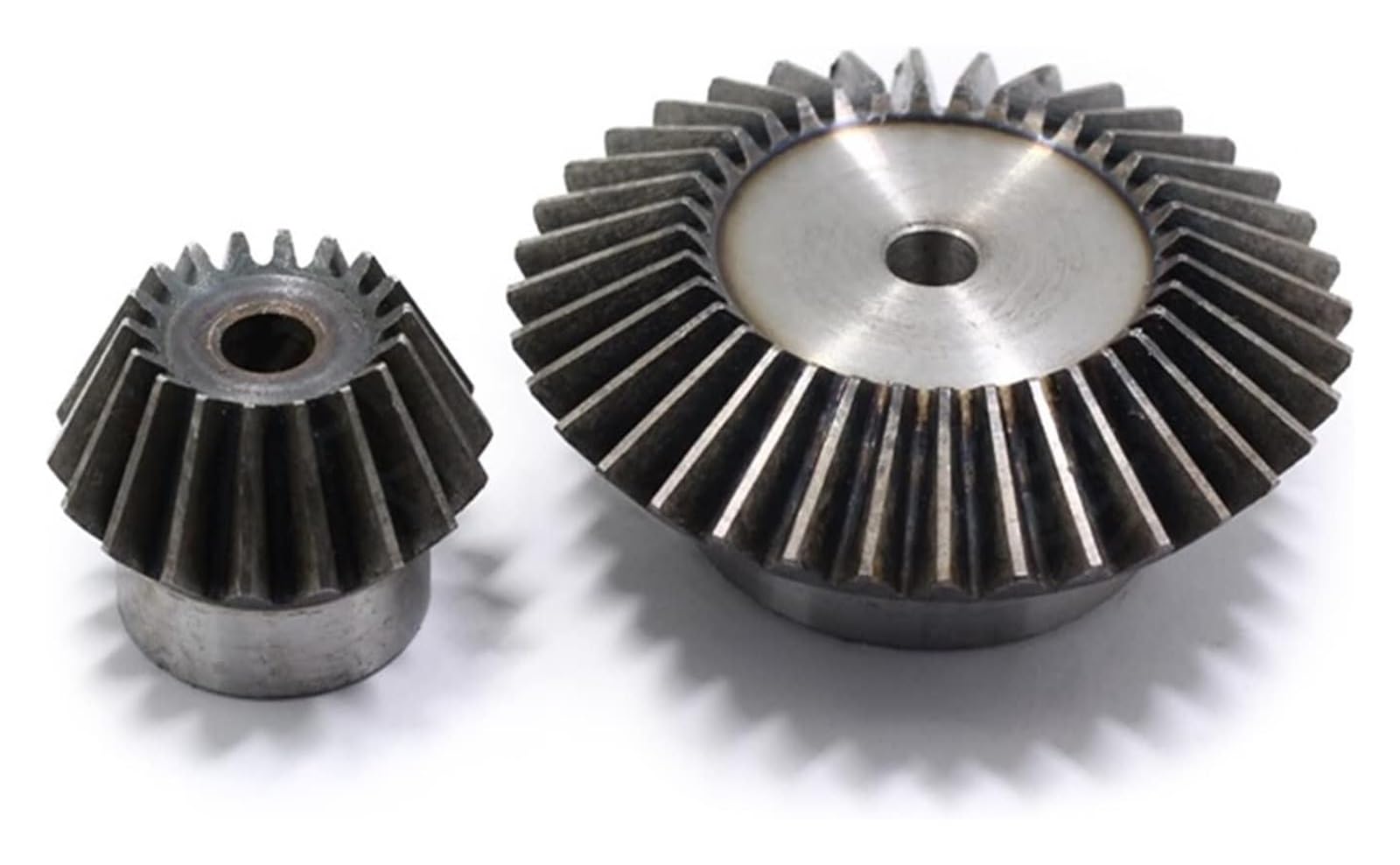 Stahlkegelräder, spiralförmiges Ritzelkegelrad 0,5M 1M 1,5M 2M 2,5 Modul Spiralkegelstirnradgetriebe 1:1,5 1:2 Übersetzungsgetriebe 16T 32T 20T 40T Getriebe 90-Grad-Übertragungsgetriebe Gehrungsschnec