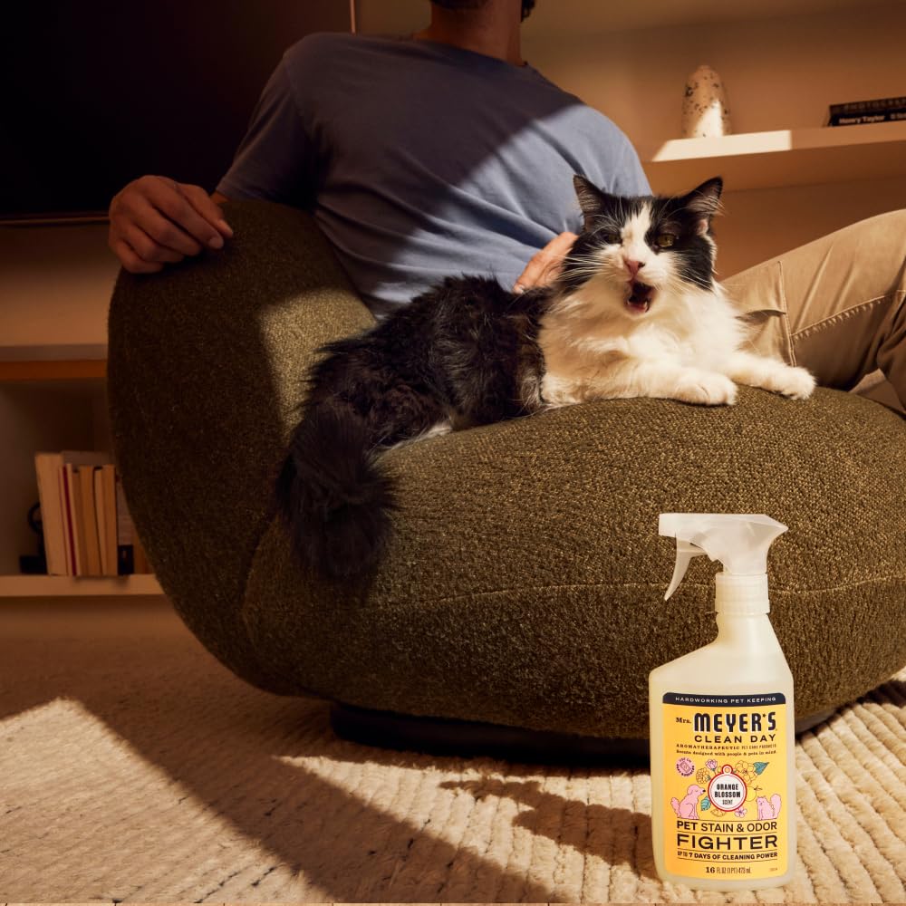 Mrs. Meyer's Clean Day - Combatiente de manchas y olores para mascotas, aroma a flor de azahar, 16 onzas