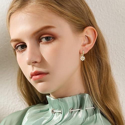Miniatura 4 de Aretes de aro pequeño con dije de margarita para mujeres y niñas, cartílago, hipoalergénicos, sin níquel, delicadas, lindas flores de la suerte,