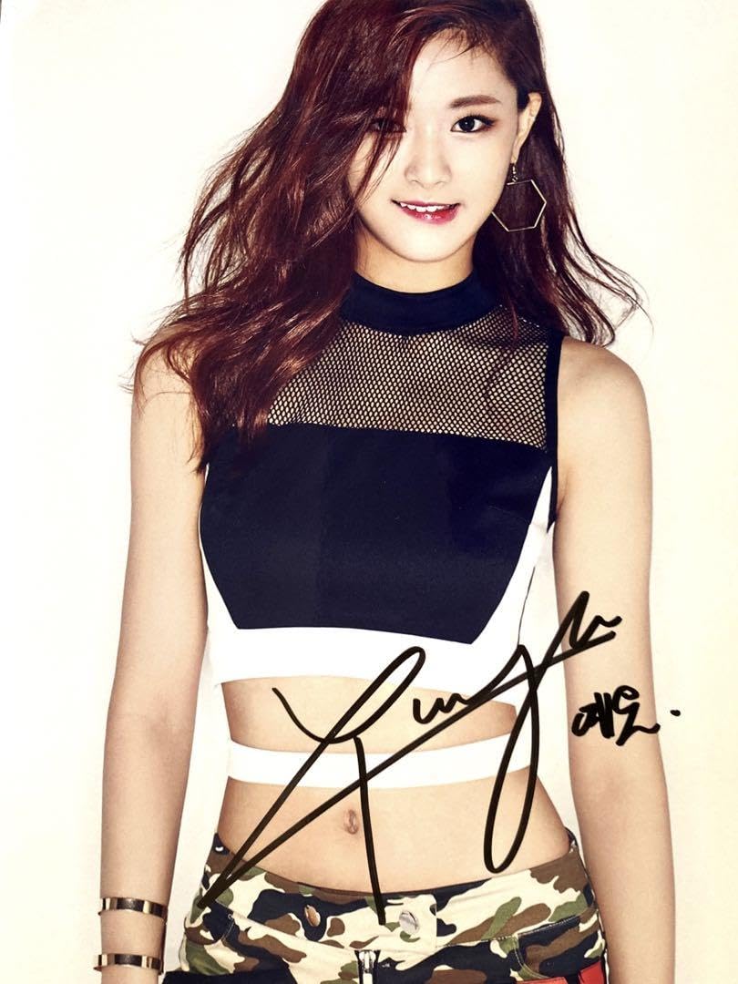 Amazon.co.jp: ツウィ直筆サイン入り超大型写真…Tzuyu…TWICE‥⑪