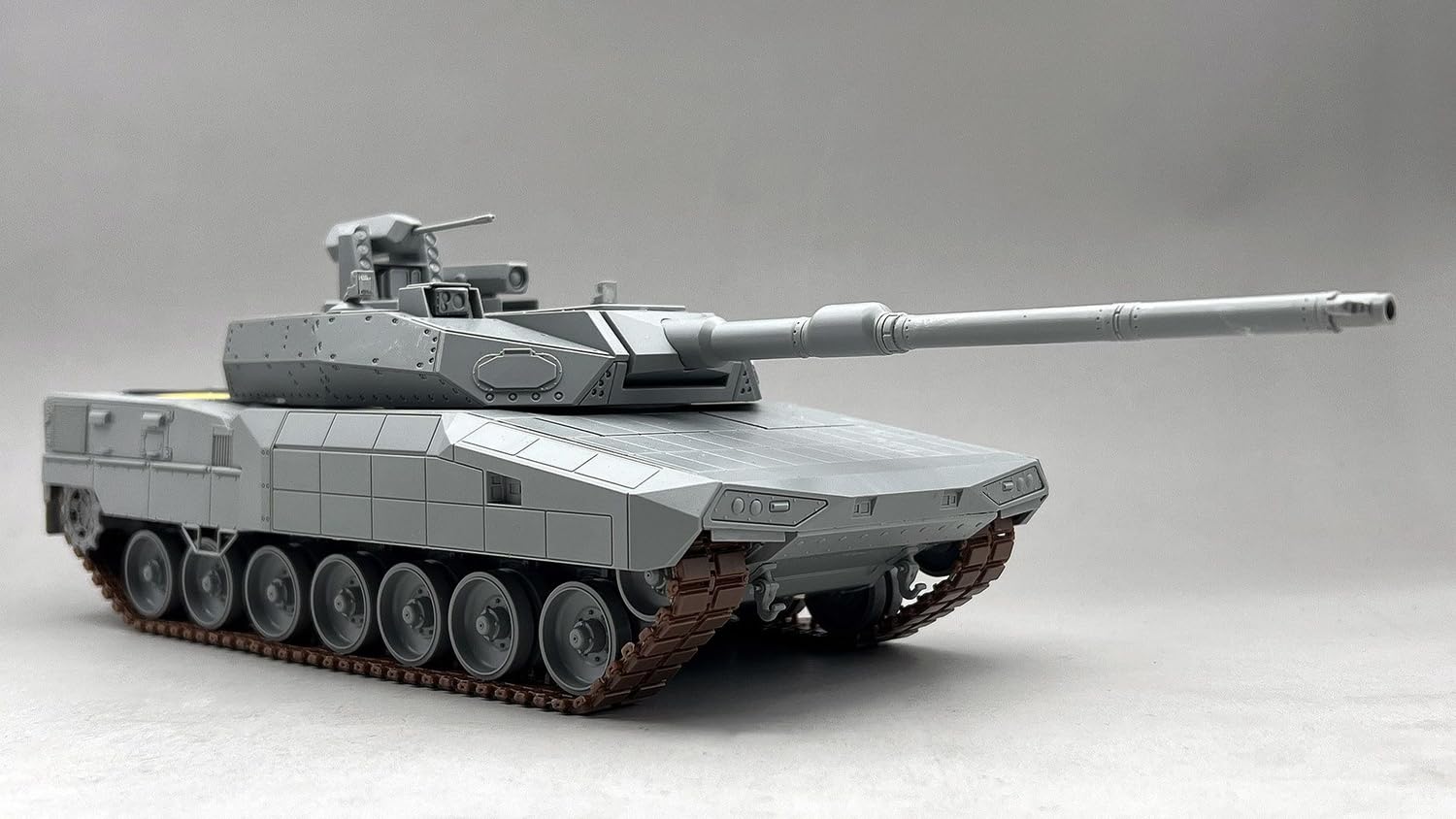Amazon | アミュージングホビー(Amusing hobby) 1/35 レオパルト2 A-RC