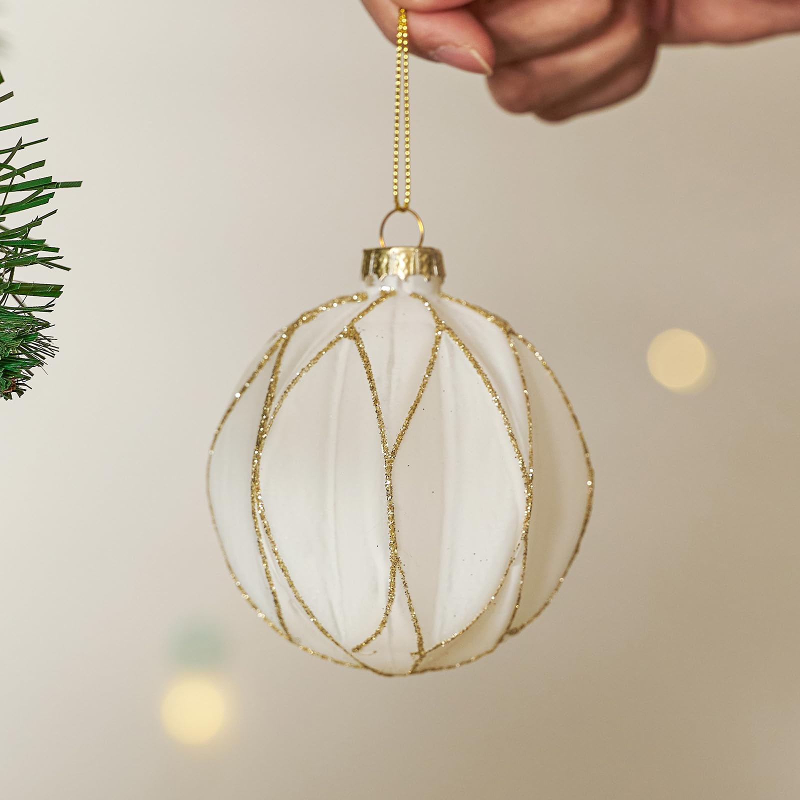 DN DECONATION Weihnachtskugeln Set, 9-teilig - Weiß Gold Christbaumkugeln | mit Linien Design, Glaskugeln mit Goldverzierungen für Tannenbaum Dekoration, Vintage Weihnachtsbaumschmuck