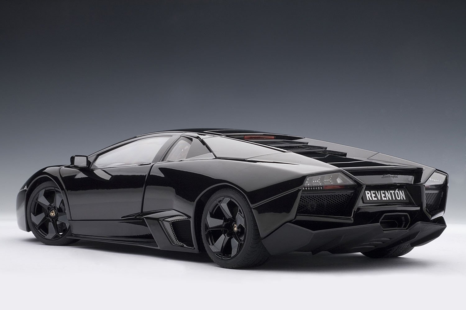 AUTOart Lamborghini Reventon Black 1:18 Scale Diecast Model Car