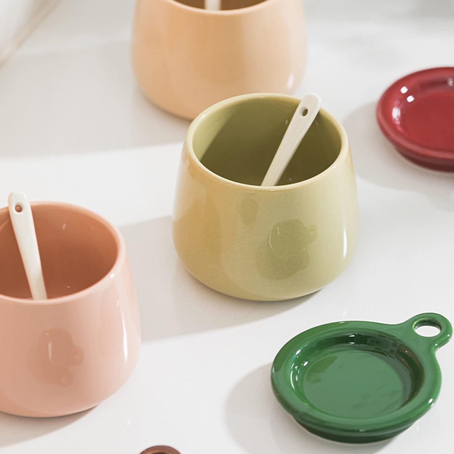Cukiernica, Cukiernica z pokrywką i łyżeczką, Ceramiczne pojemniki na cukier do kawy, Cukiernica, Pojemnik na cukier Słoik na przyprawy, Solniczka Pojemnik na przyprawy – różowy – 230 ml (kolor: różow