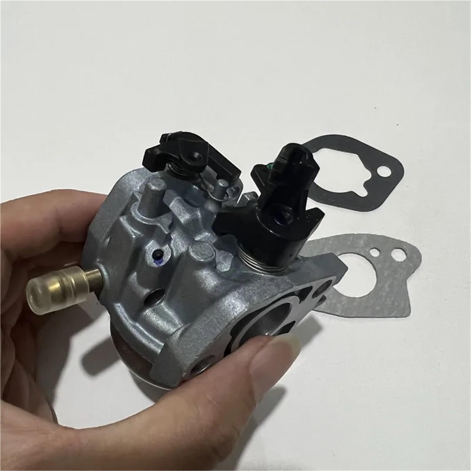 Gaźnik Carb Assy pasuje do kosiarki JONSERED L4621 967644501