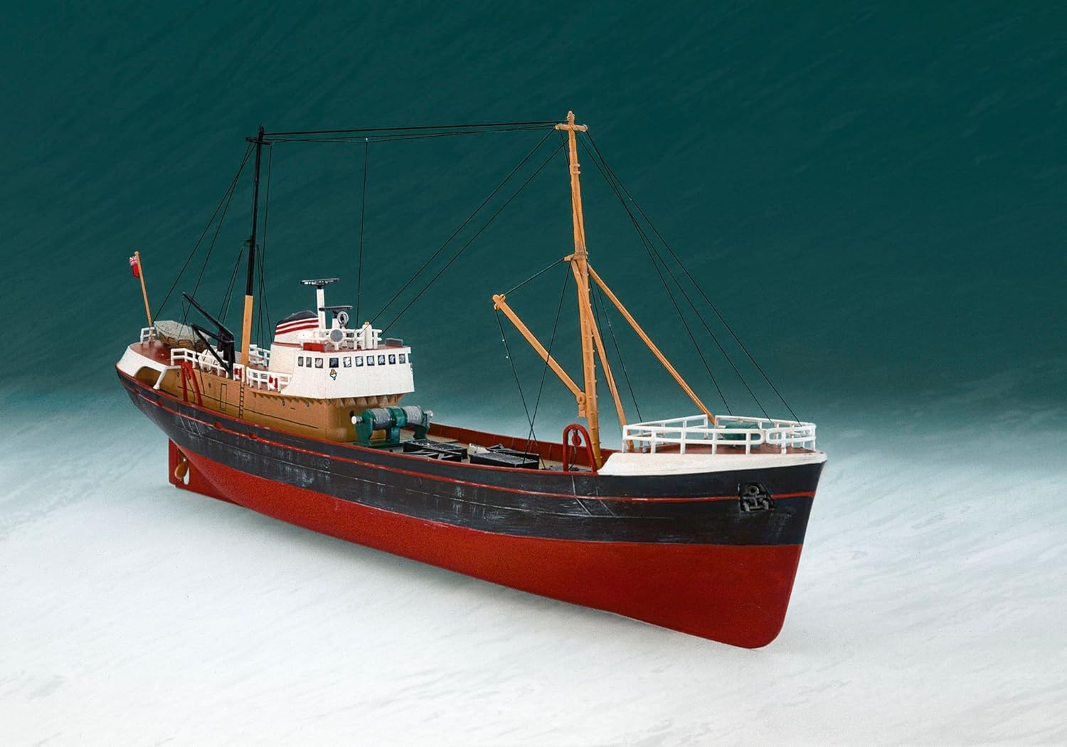 Revell Chalutier Mer du Nord 1:142