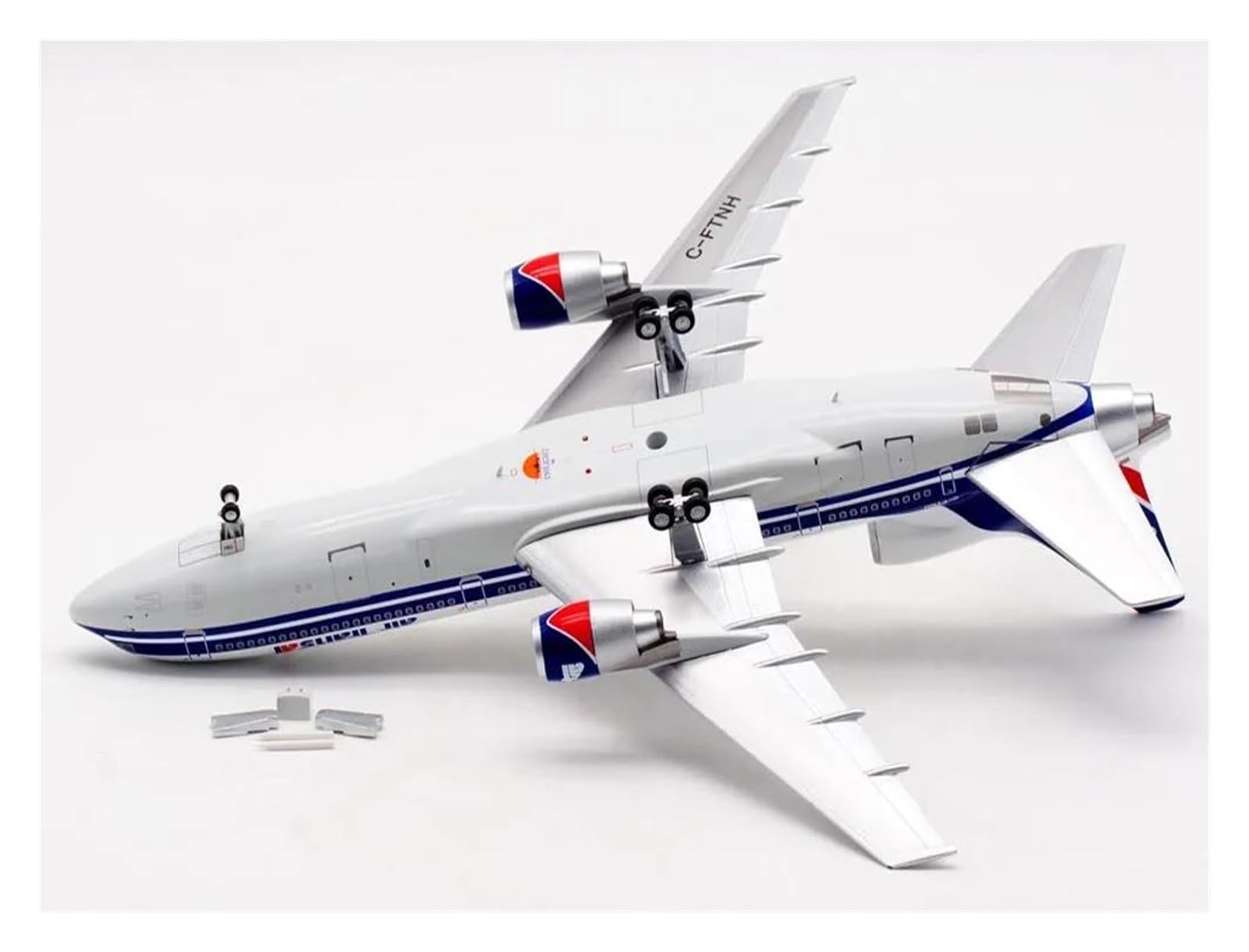 Amazon.co.jp: 航空機 1:200 機内 IF1011TS12P 航空輸送