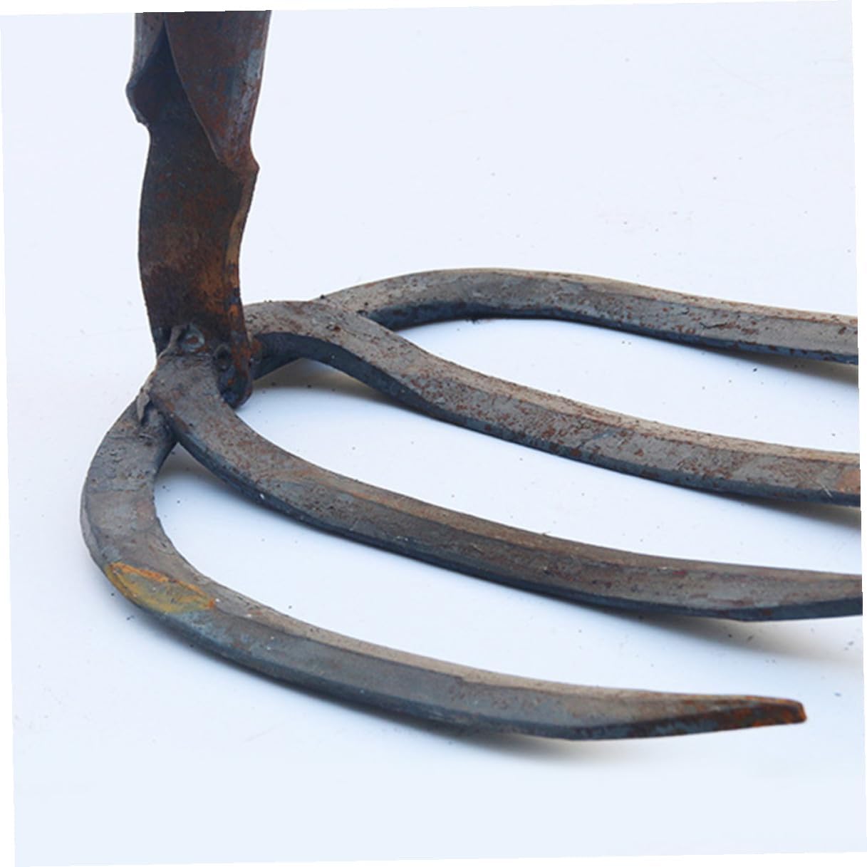 BESPORTBLE 4 Teeth Hand-Hammered Steel Rake Head for Gardening and Farm Use, Large Metal Garden Rake Tool for Soil Cultivation, Weeding, and Land Preparation