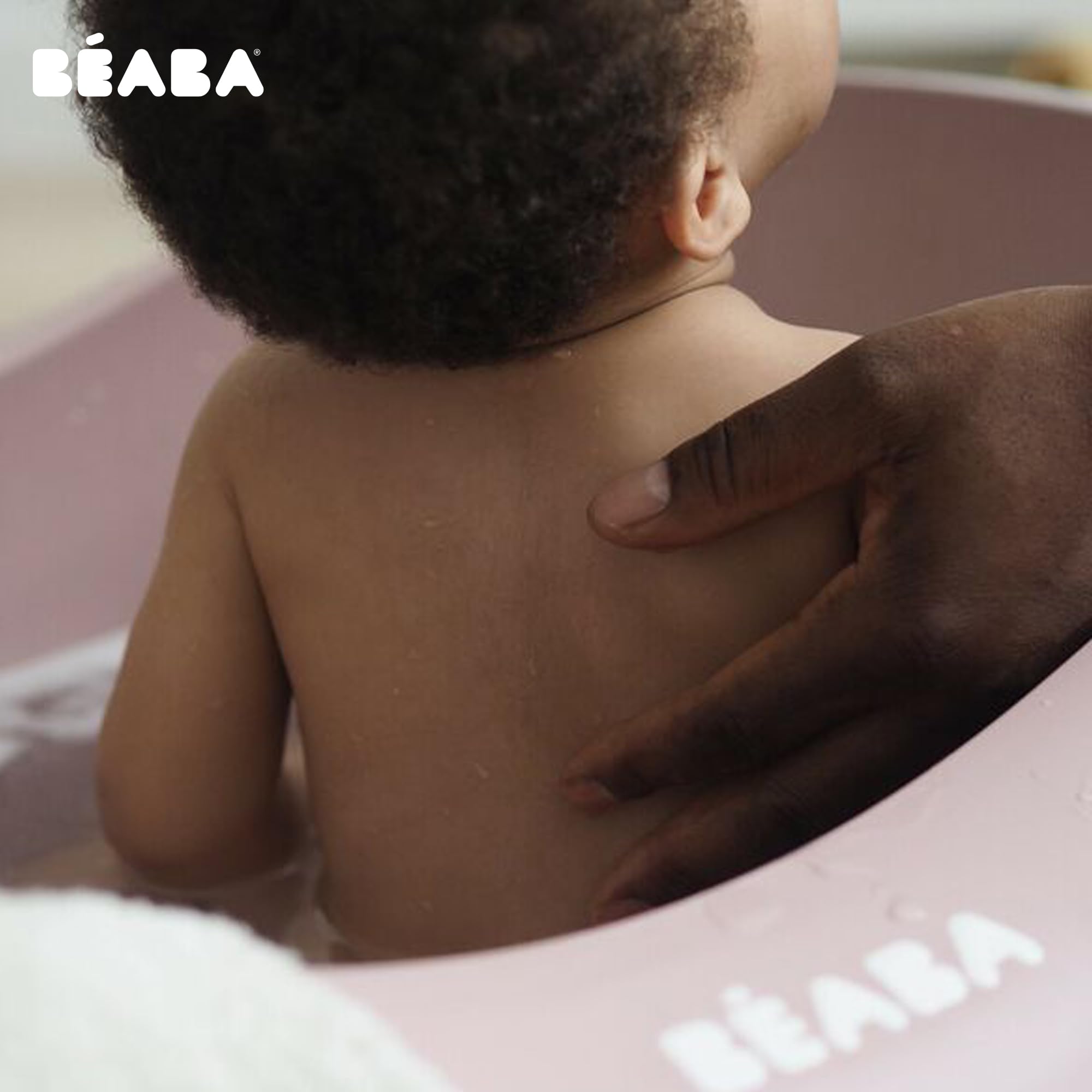 BÉABA - Vaschetta Baby per Bagnetto Neonati, Antiscivolo e Comoda, Ergonomica e Multiuso, Materiale Flessibile e Delicato, Tappo per Svuotare il Prodotto, Camélé'O, Made in France, Rosa