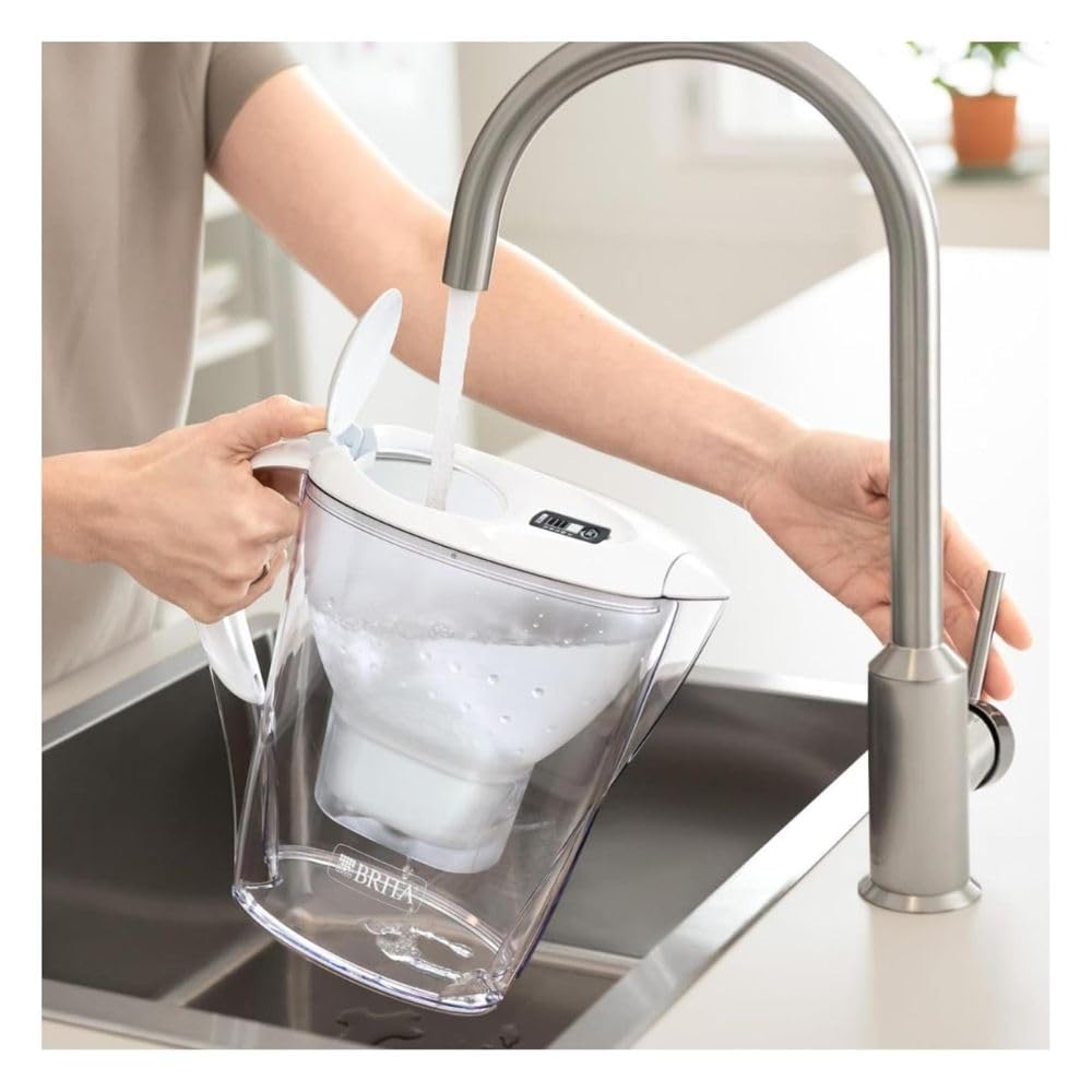 Caraffa Filtrante MARELLA per acqua, Bianco (2.4l) - incl. 1 Filtro MAXTRA PRO per la riduzione di cloro, calcare e impurità + Filtro per acqua MAXTRA PRO All-in-1 Confezione Da 12 Filtri