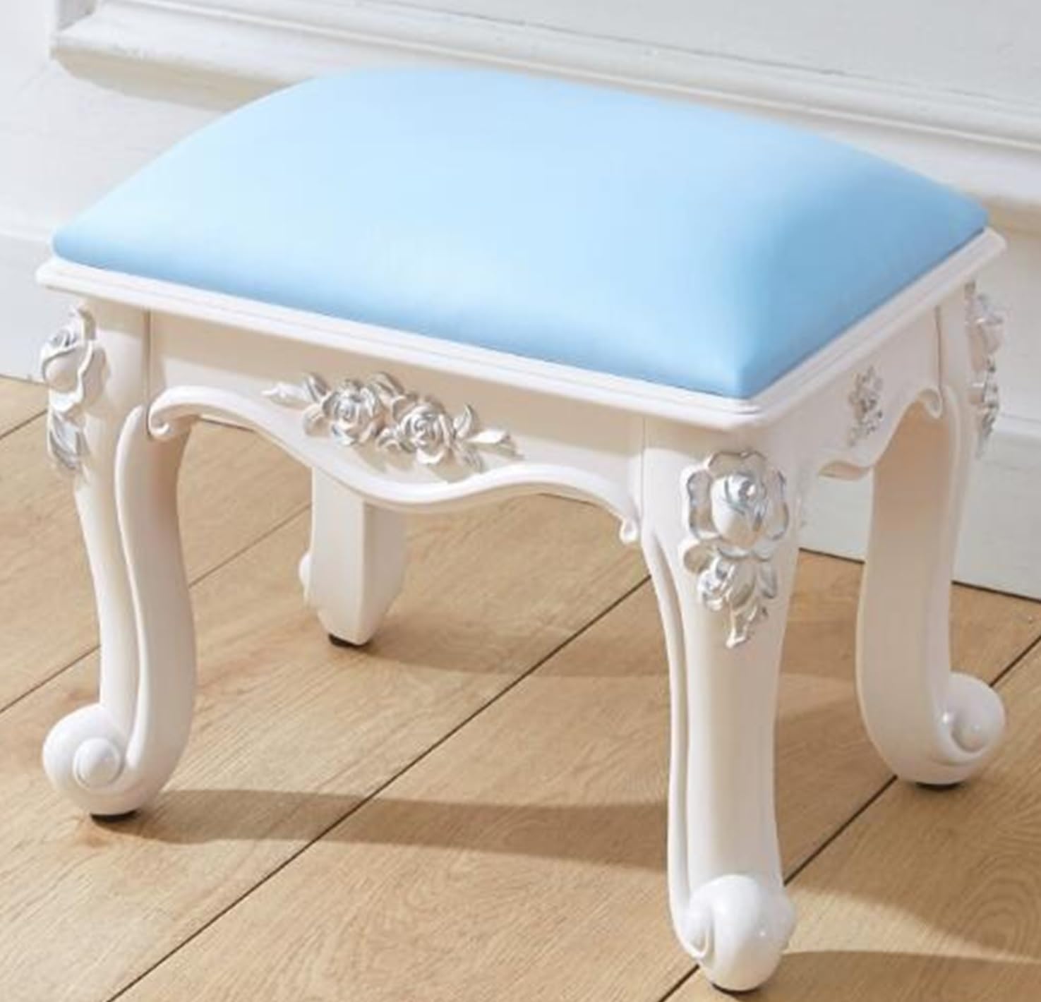 Tabouret en velours haut de gamme et piètement or pour salon et assise coiffeuse