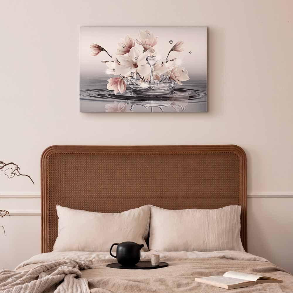 B&D XXL - Quadro Fiori di Magnolia su Acqua 120x80 cm 1 Pezzo - Stampa su Tela Strutturata XXL Grande - Quadri Moderni Soggiorno Grandi - Stampe da Parete Murale Arte Moderno - b-C-0656-b-a