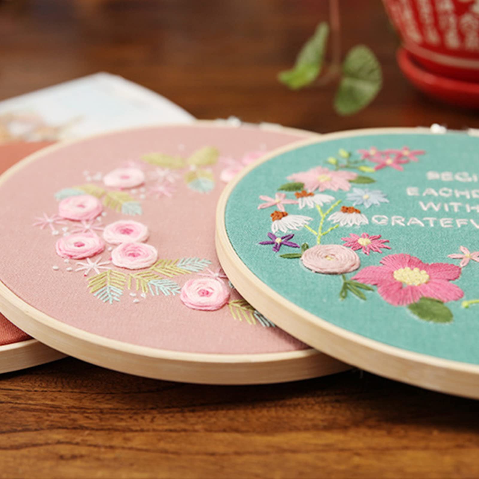 刺繍入りカットワ−クレ−スのホワイトロングテ−ブルクロスビンテージハンドメイド Ribbon ＆ Rose 刺繍＆カットワーク テーブルクロス 約85×85cm