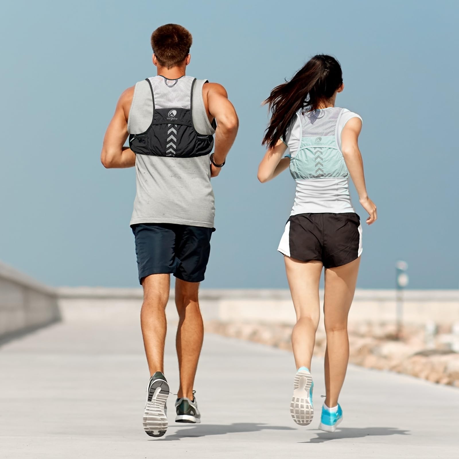 Gilet Hydratation avec 2pcs 500ml Bouteilles d’Eau Douce, Ultra Léger Gilet Trail Running Femme Homme, Réglable Sac Hydratation Running pour Randonnée Course à Pied Sport, Vert, M
