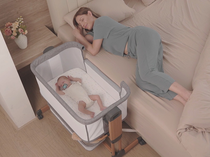 Amazon.co.jp: Ezebaby ベビーベッド 添い寝 水平に揺れる設計 高さ7段