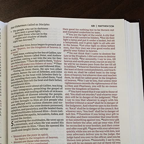 NKJV, Pew Bible, Hardcover, Burgundy, Red Letter Edition: Holy Bible, New King James Version