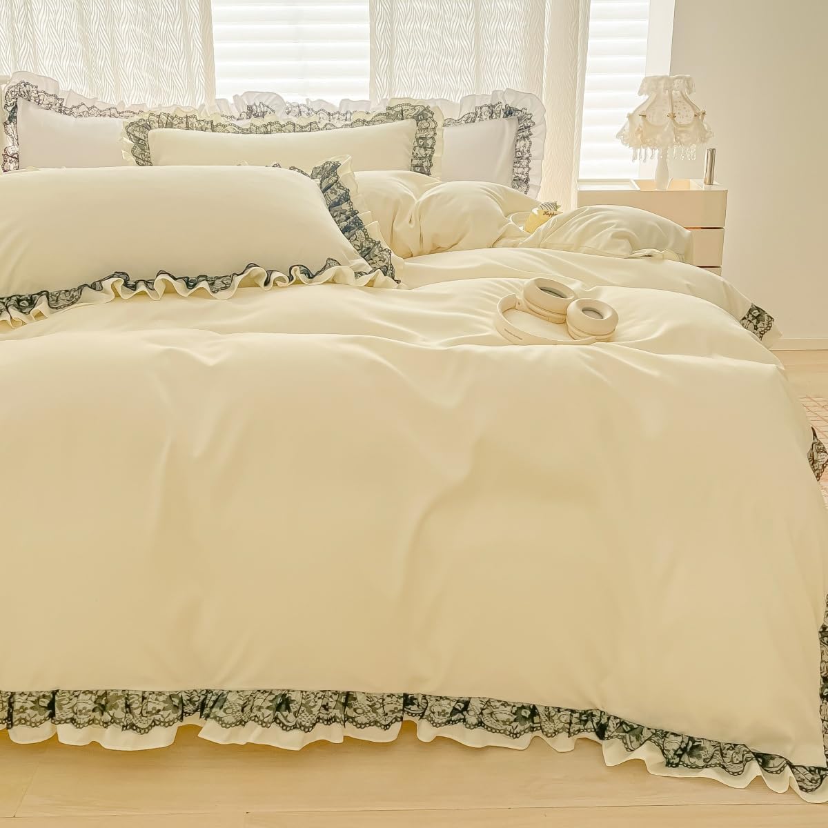 IHOUSTRIY Lace Ruffled Duvet Cover Full Size, Cute Girls Bedding Set Set with Zipper, 3 Pieces Chic Comforter Cover Set with Black Ruffle - Cream, Full