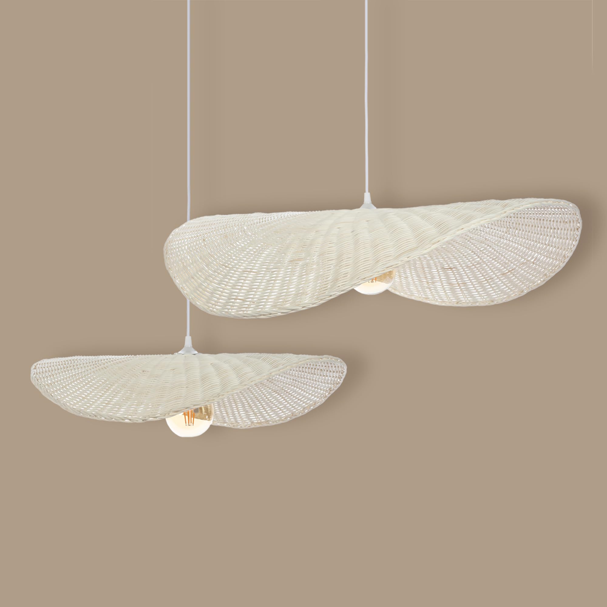LUSSIOL - Luminaire Padang, lustre chips - lampe suspendue en rotin tressé naturel puis blanchi - câble plastique blanc, douille E27 - possibilité ampoule LED - 60W maxi, Diam. 58 x H. 11 cm