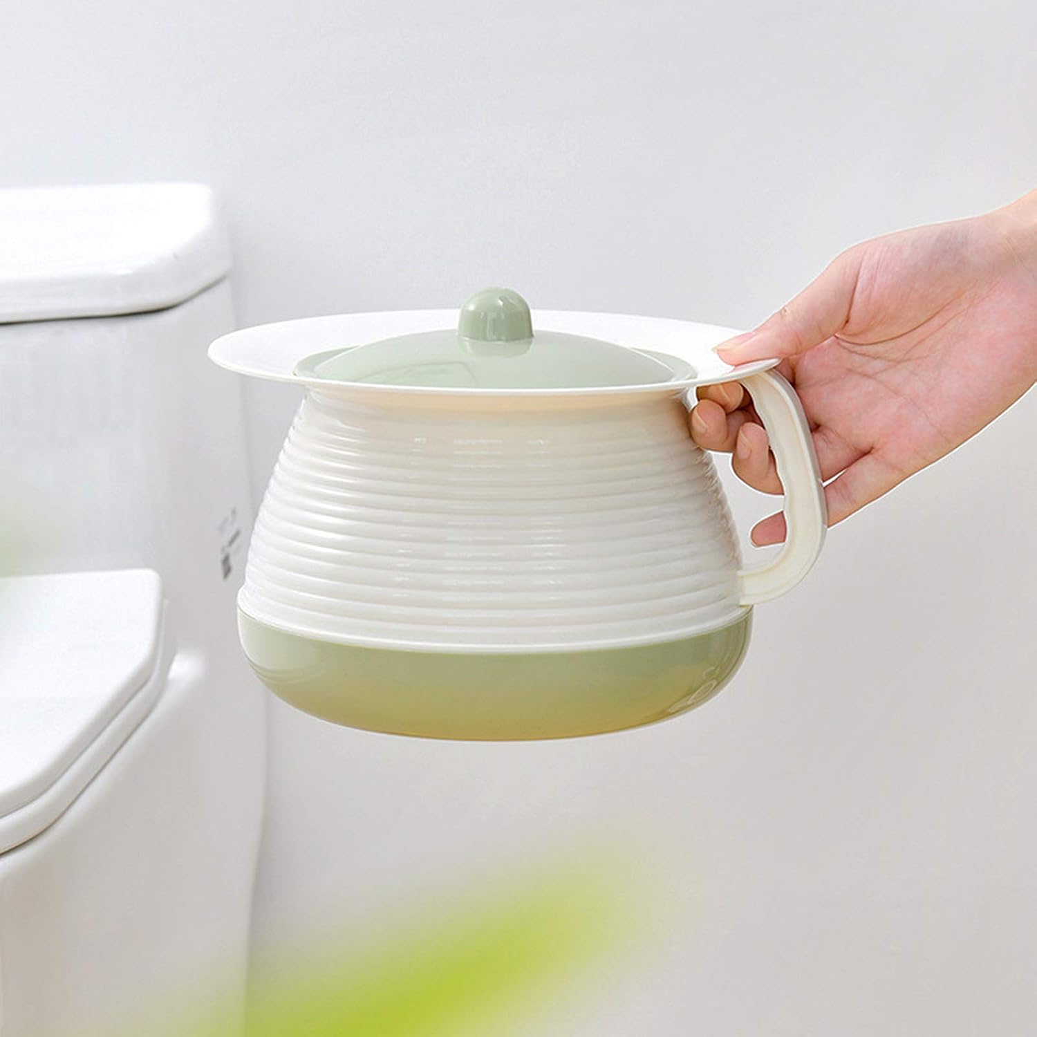 Portable Toilets Plastics Urine Pots with Lids Urine Buckets Urinals for Children Adults Pregnant Women Convenient and Practical