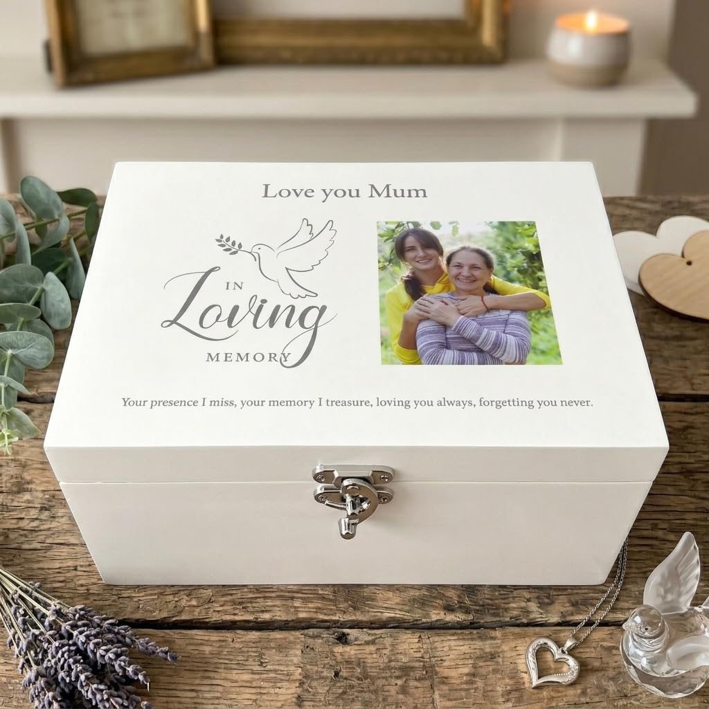 Caja de recuerdos personalizable con texto en inglés "In Loving Memory" (27 x 19 x 14 cm), color blanco