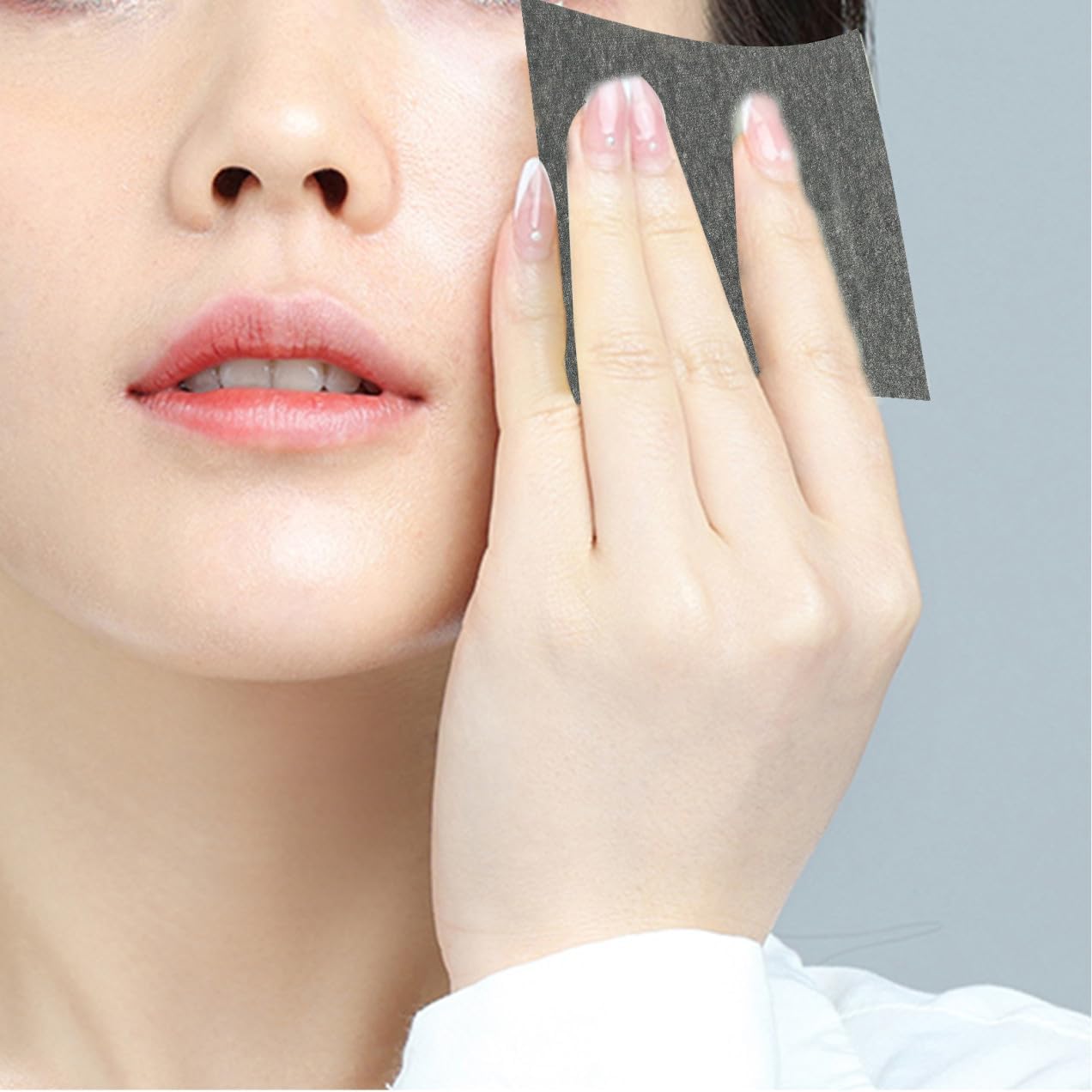Ciieeo 2 Sets 200 Sheets Charcoal Oil Absorbing Sheets Blotting Paper for Oily Skin Face Cleaning Oil Control Facial Tissue Portable Absorbing Tool for Makeup Touch-up