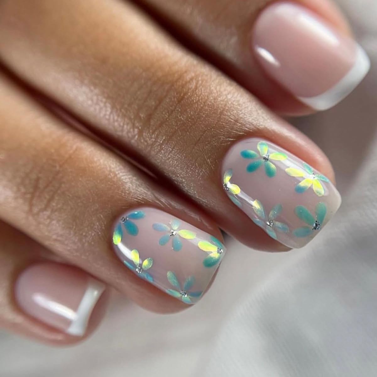 Laser Flower Press on Nails Short Square White French Fake Nails with Florals Design Nude Glossy False Nails Full Cover Gel Acrylic Glue on Nails for