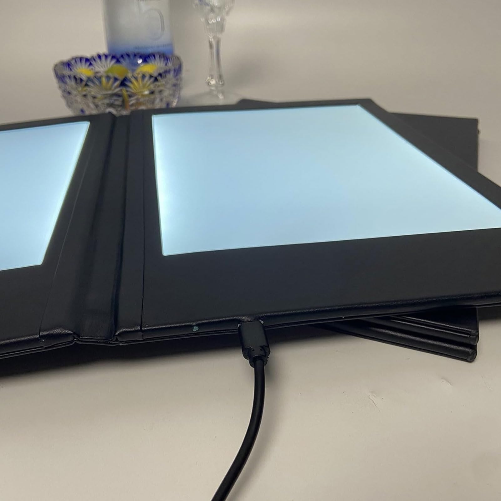 Soporte de menú iluminado LED, cubierta retroiluminada recargable, doble panel plegable para restaurantes, bares, hoteles, cenas finas