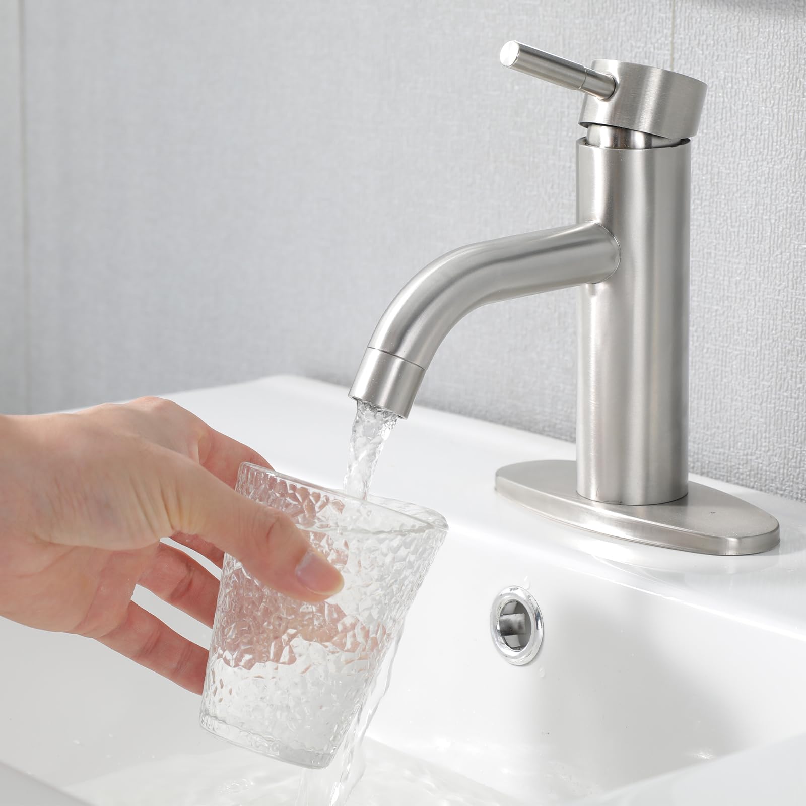 HOTIS - Grifo de baño de níquel cepillado, grifo de fregadero de un solo agujero con drenaje emergente, adecuado para instalación de 1 o 3 agujeros, para fregadero de baño, RV y tocador