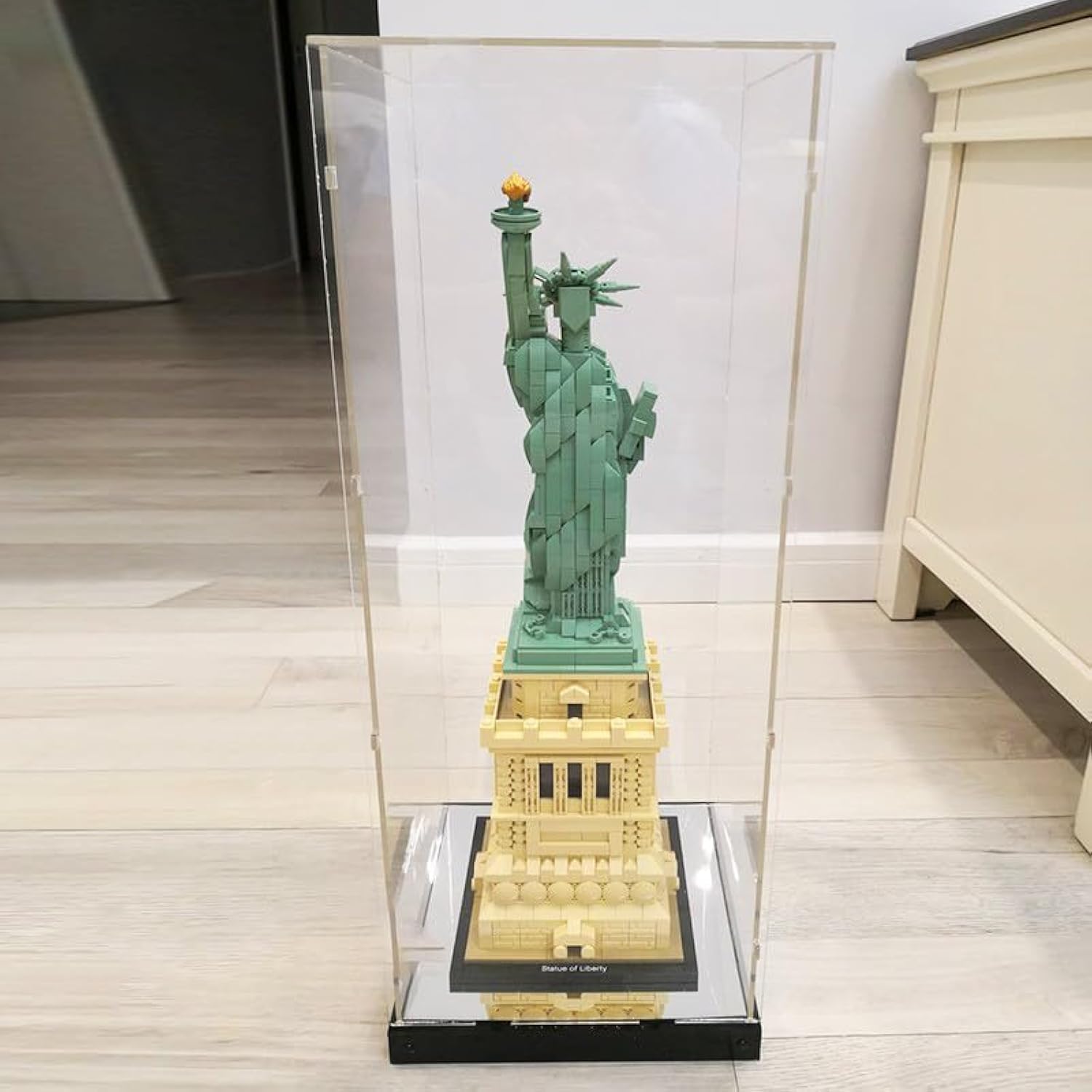 Adecuado para cajas expositoras Lego. Caja simple de montaje para encimera, adecuada para coleccionables, juguetes, caja de polvo acrílica transparente (estilo espejo, adecuada para Lego Liberty 21042