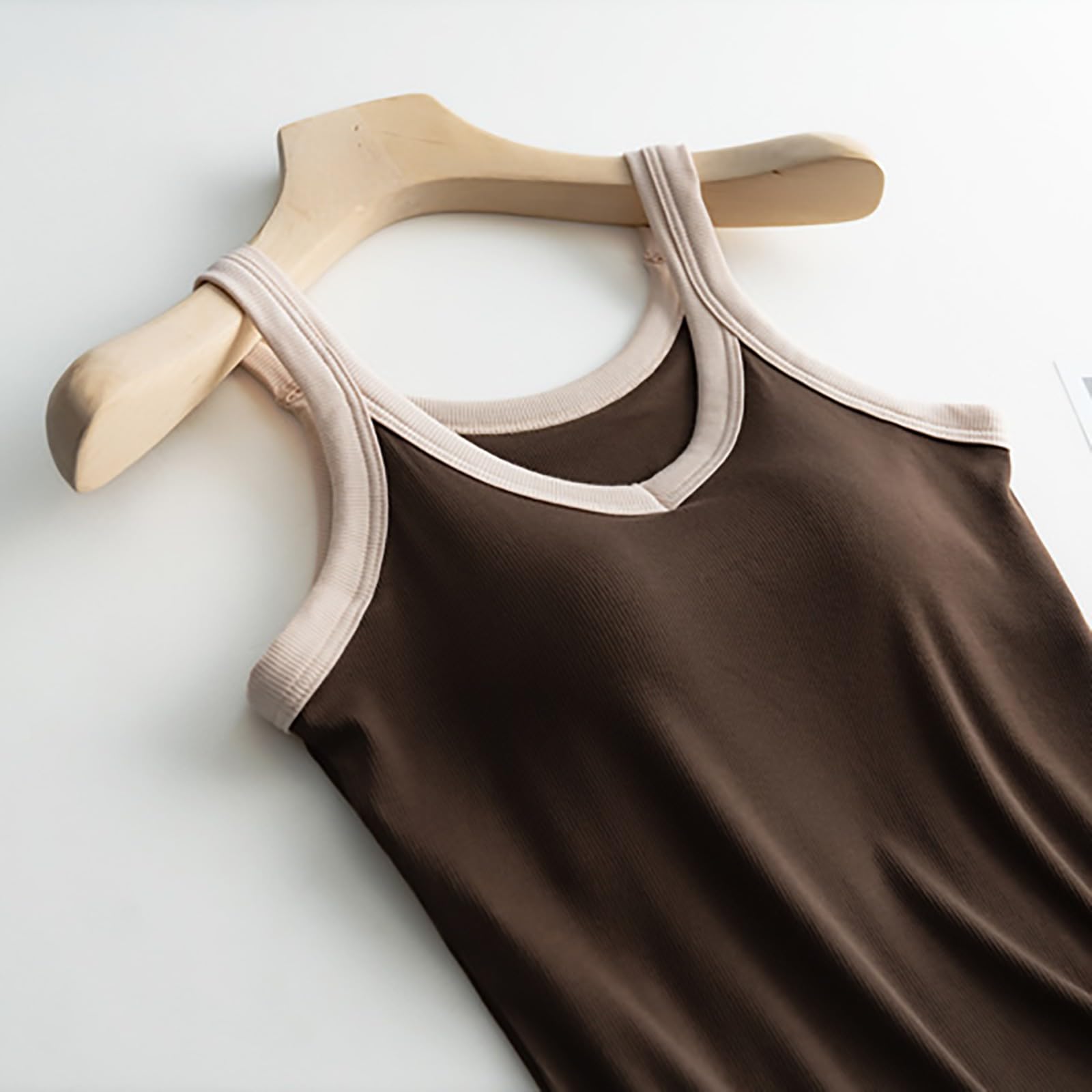 Camiseta de tirantes para mujer con sujetador integrado de algodón, cuello en V, tirantes anchos, negro