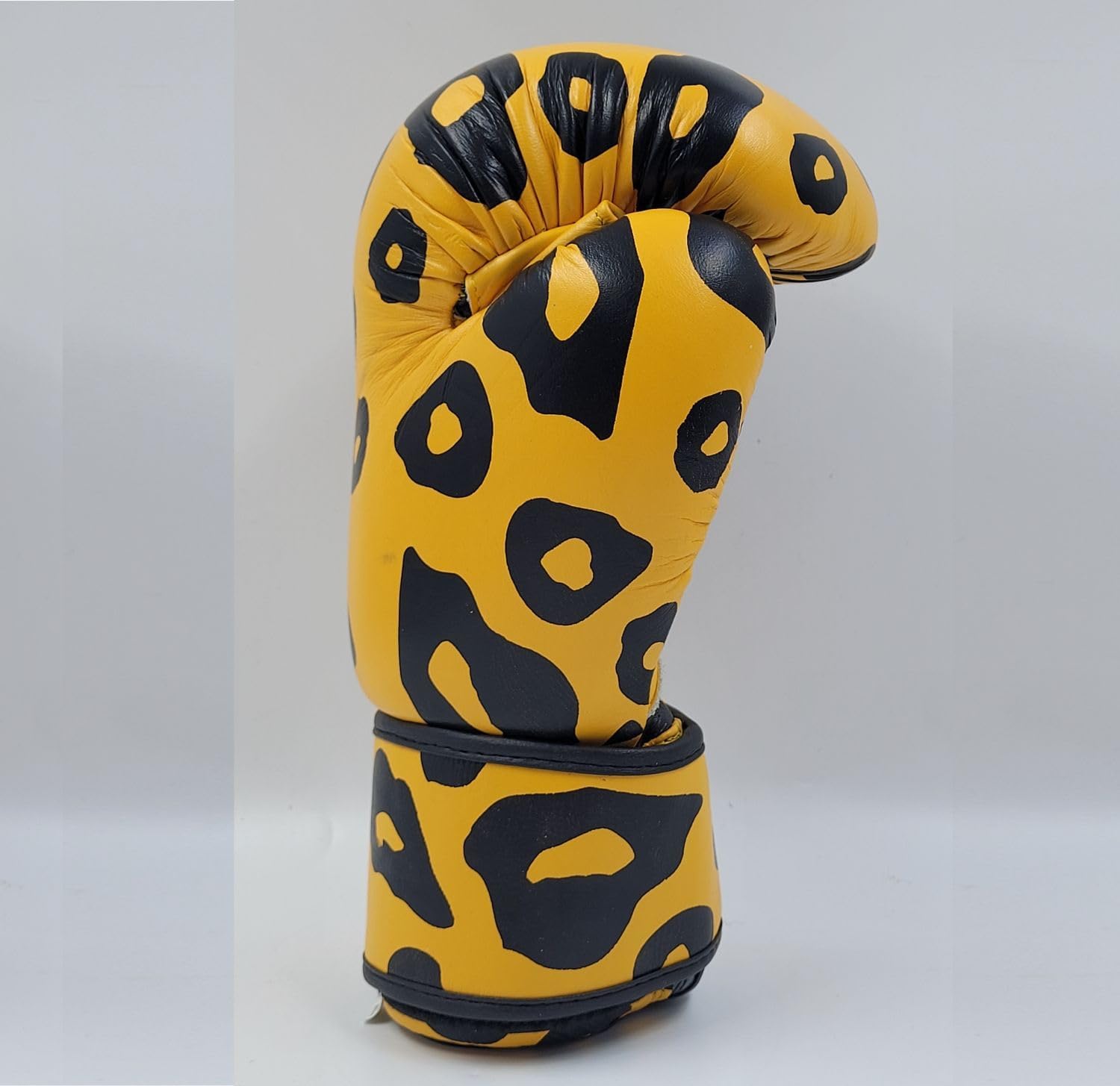 Sparring Cheetah Boxing Bag Gloves top Grade Genuine Cowhide Leather Kickboxing, Fighting Gloves, Muay Thai Training Gloves, Heavy Bag Gloves for Speed Punching